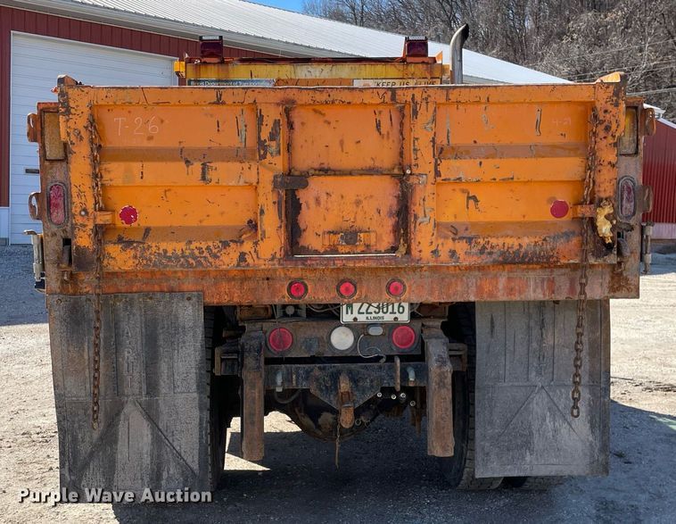image for item MA9925 2001 International 4900  dump truck