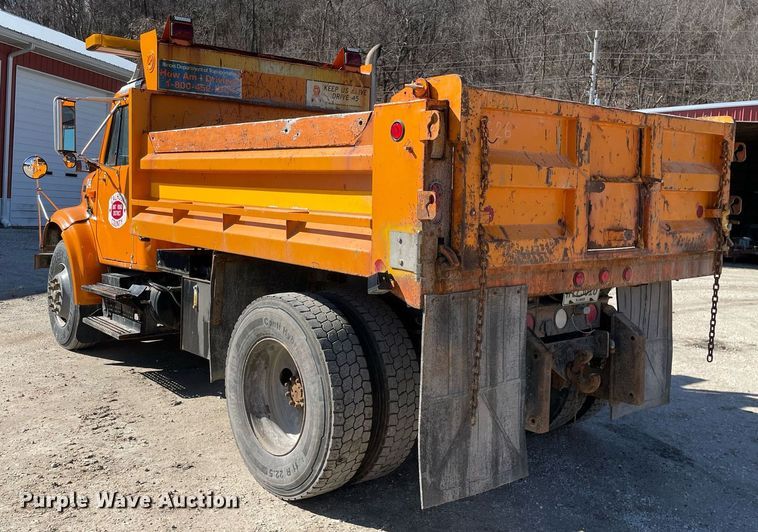image for item MA9925 2001 International 4900  dump truck