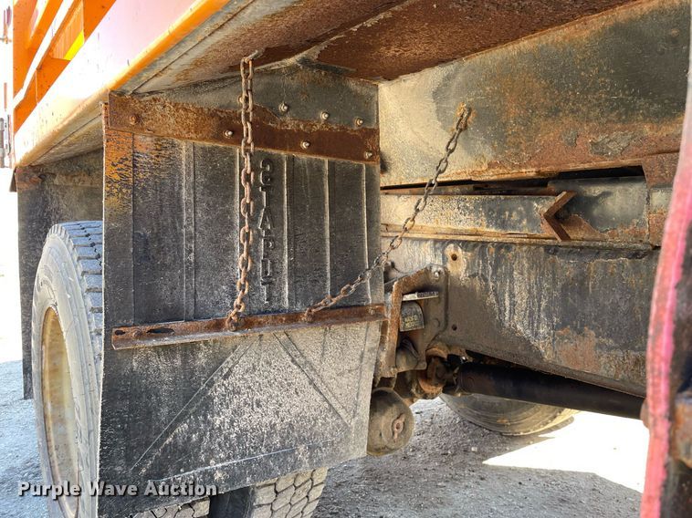 image for item MA9925 2001 International 4900  dump truck