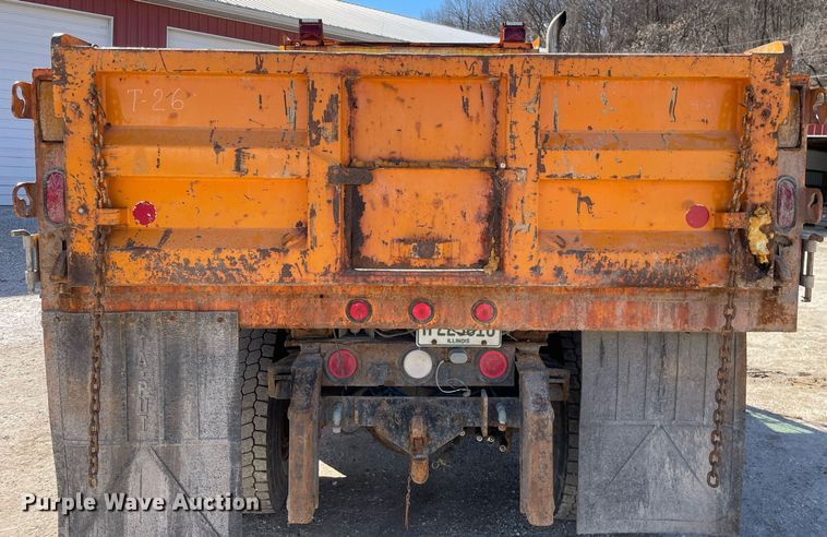 image for item MA9925 2001 International 4900  dump truck