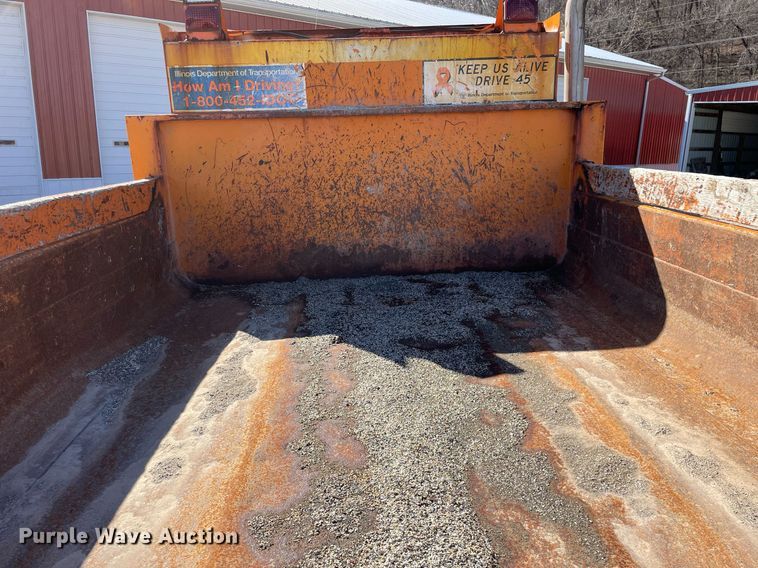 image for item MA9925 2001 International 4900  dump truck