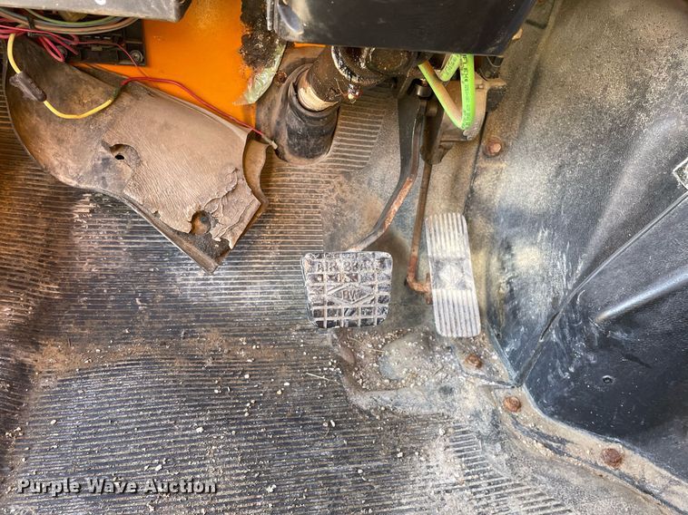 image for item MA9925 2001 International 4900  dump truck