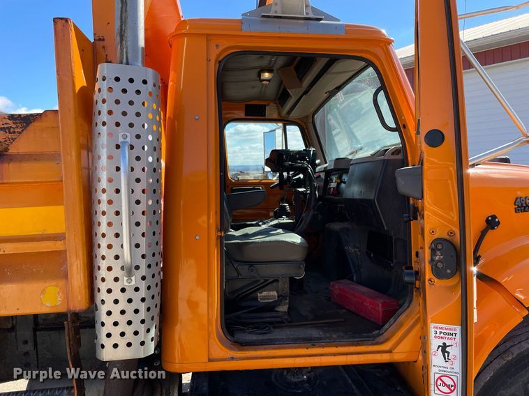 image for item MA9925 2001 International 4900  dump truck