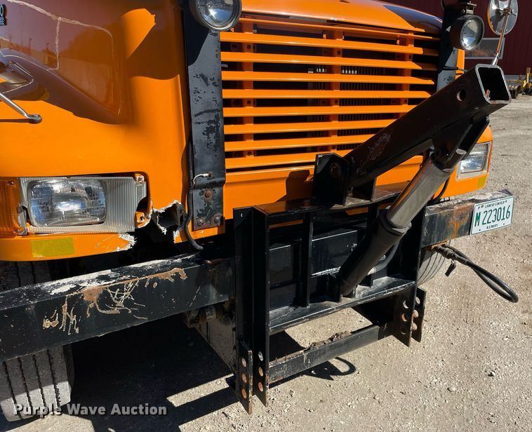 image for item MA9925 2001 International 4900  dump truck