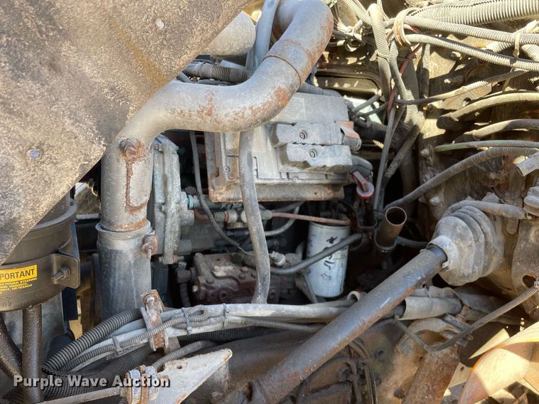 image for item MA9925 2001 International 4900  dump truck