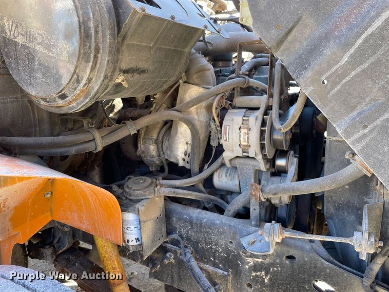 image for item MA9925 2001 International 4900  dump truck