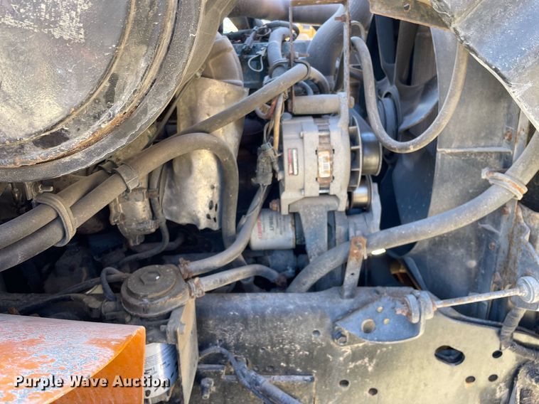 image for item MA9925 2001 International 4900  dump truck