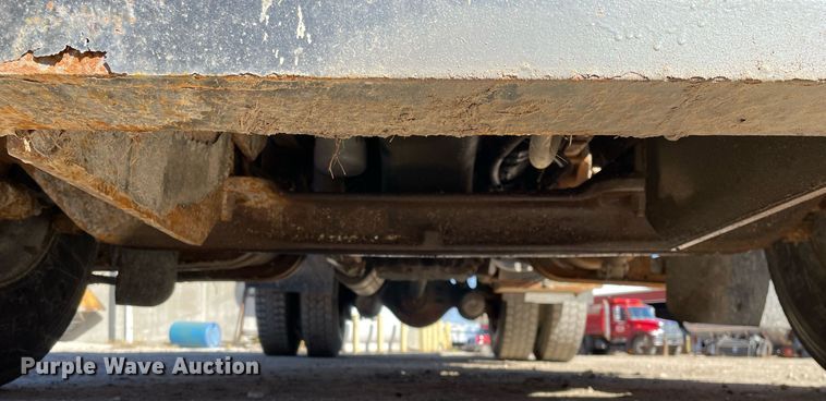 image for item MA9925 2001 International 4900  dump truck