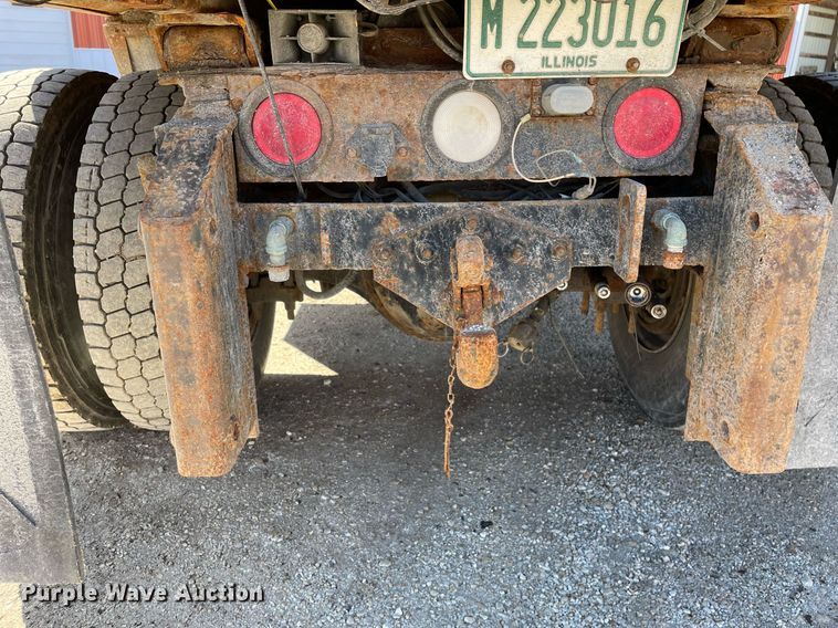 image for item MA9925 2001 International 4900  dump truck