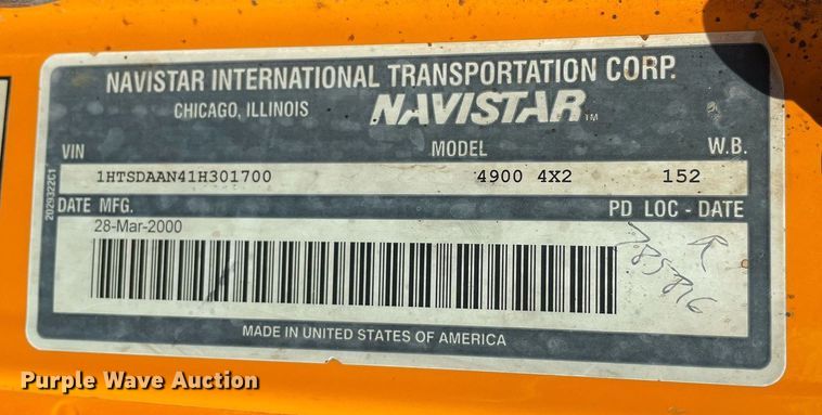 image for item MA9925 2001 International 4900  dump truck