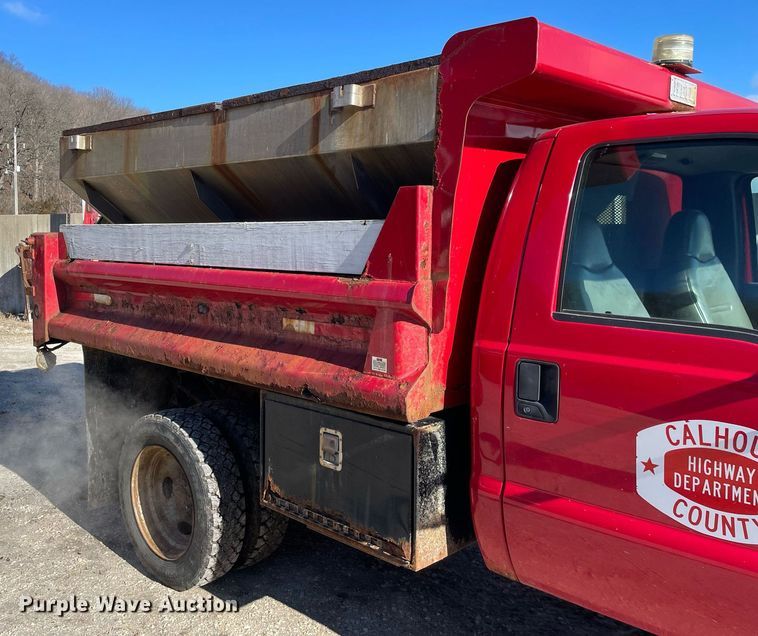 image for item MA9932 2004 Ford F550 Super Duty XL  dump truck