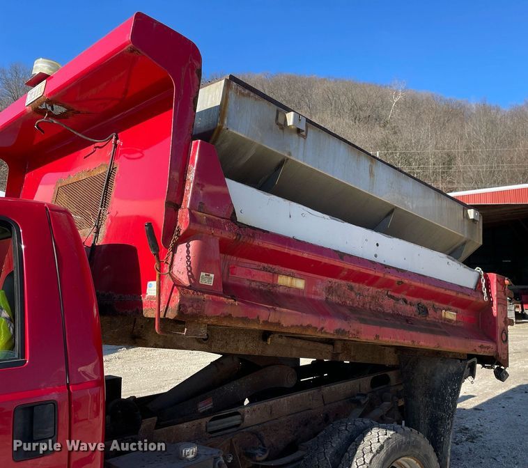 image for item MA9932 2004 Ford F550 Super Duty XL  dump truck