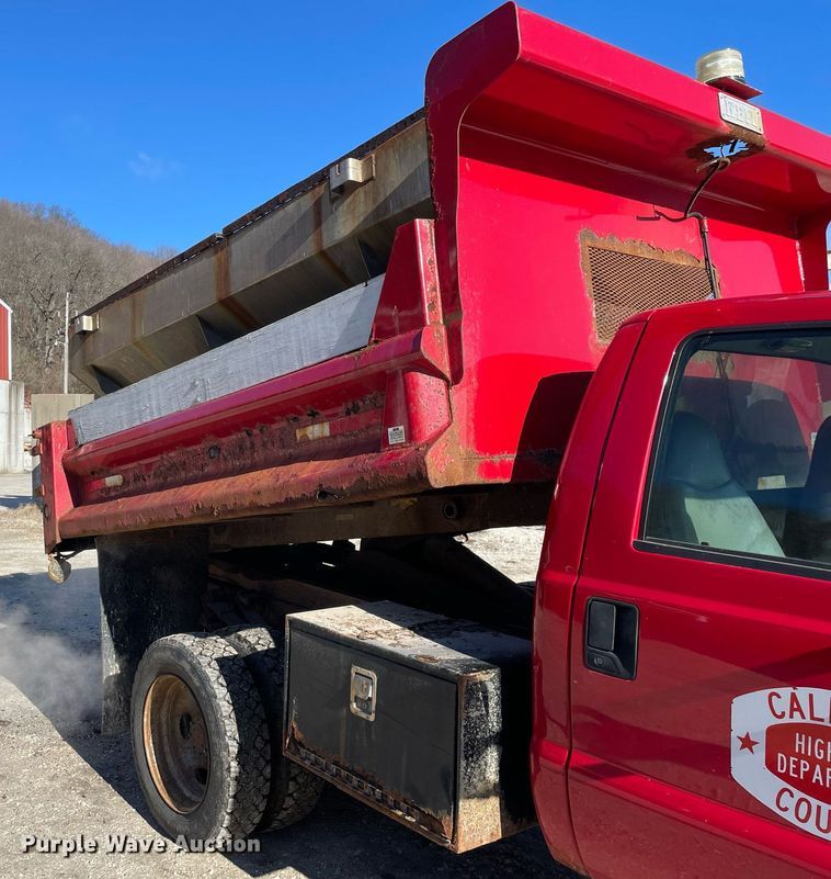 image for item MA9932 2004 Ford F550 Super Duty XL  dump truck