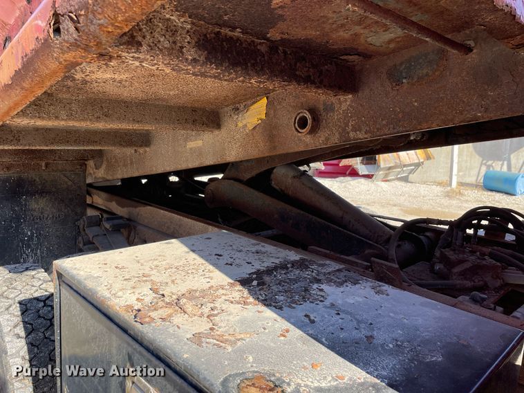 image for item MA9932 2004 Ford F550 Super Duty XL  dump truck