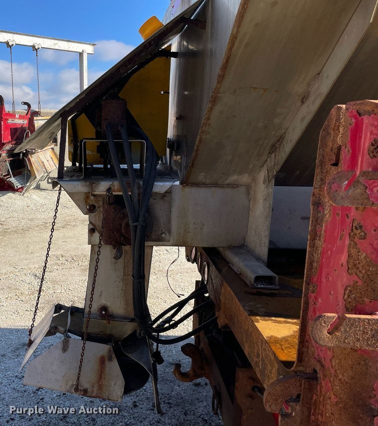 image for item MA9932 2004 Ford F550 Super Duty XL  dump truck