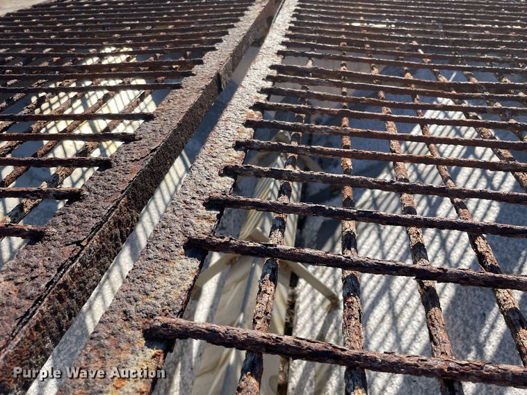 image for item MA9932 2004 Ford F550 Super Duty XL  dump truck