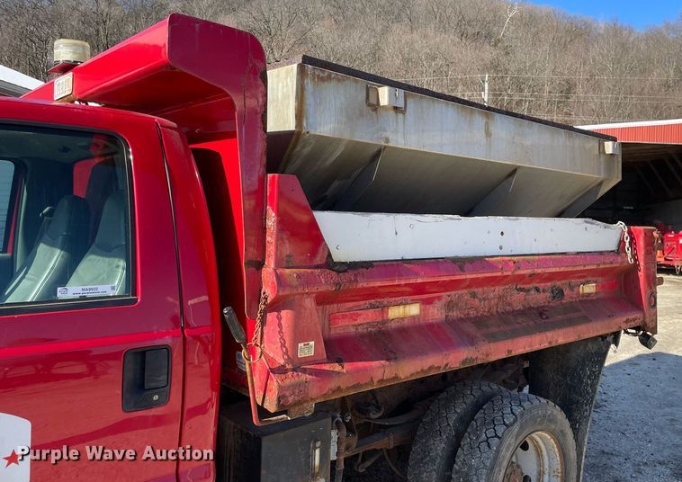 image for item MA9932 2004 Ford F550 Super Duty XL  dump truck