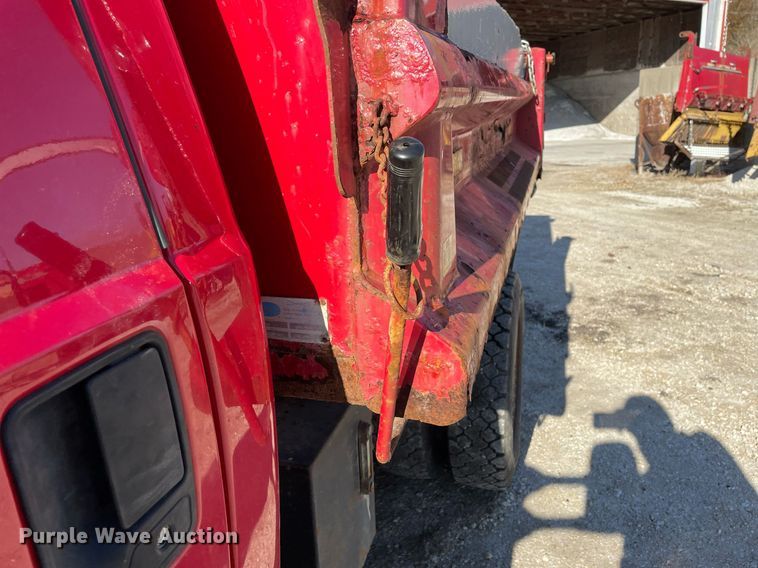 image for item MA9932 2004 Ford F550 Super Duty XL  dump truck