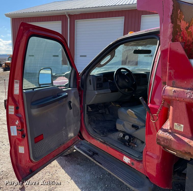 image for item MA9932 2004 Ford F550 Super Duty XL  dump truck