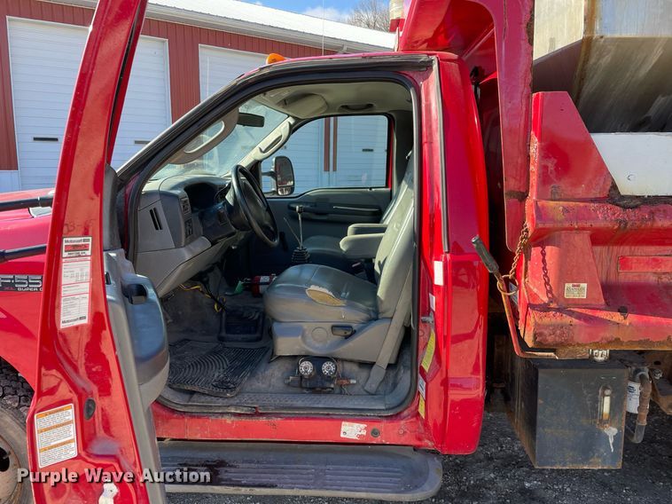 image for item MA9932 2004 Ford F550 Super Duty XL  dump truck