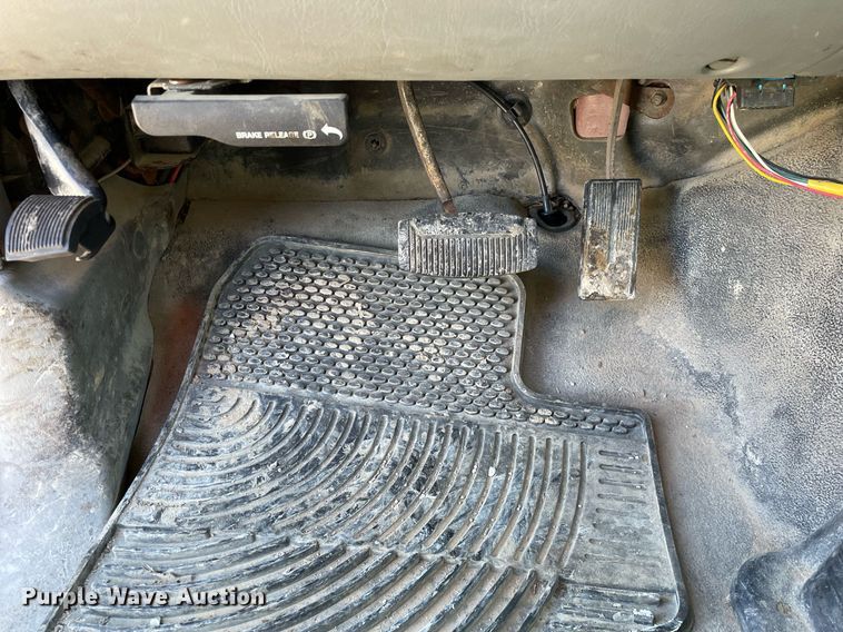 image for item MA9932 2004 Ford F550 Super Duty XL  dump truck