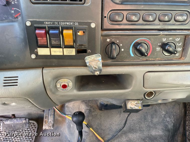 image for item MA9932 2004 Ford F550 Super Duty XL  dump truck