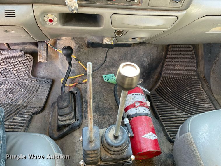 image for item MA9932 2004 Ford F550 Super Duty XL  dump truck