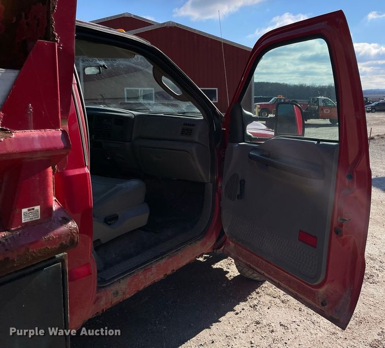 image for item MA9932 2004 Ford F550 Super Duty XL  dump truck