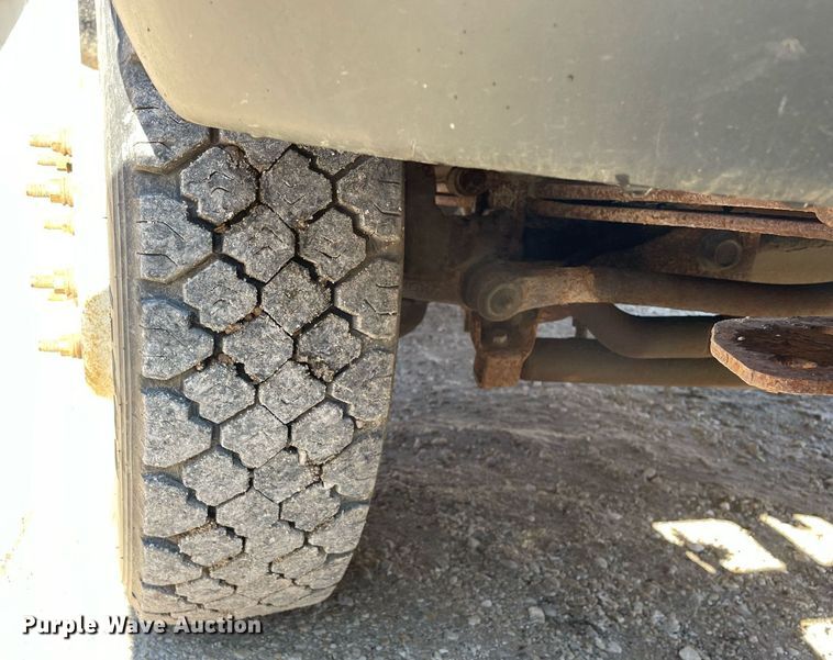 image for item MA9932 2004 Ford F550 Super Duty XL  dump truck