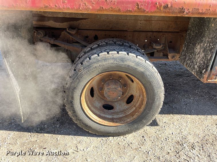 image for item MA9932 2004 Ford F550 Super Duty XL  dump truck