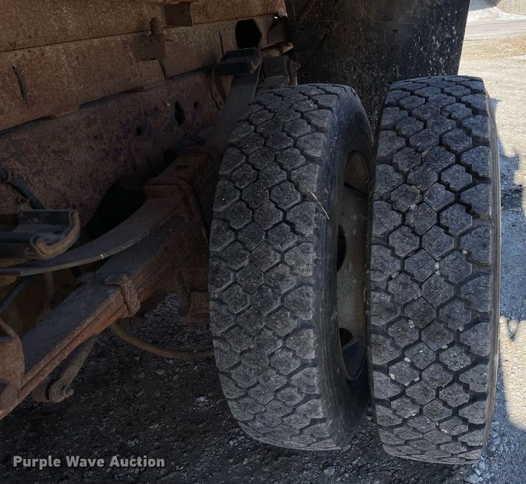 image for item MA9932 2004 Ford F550 Super Duty XL  dump truck