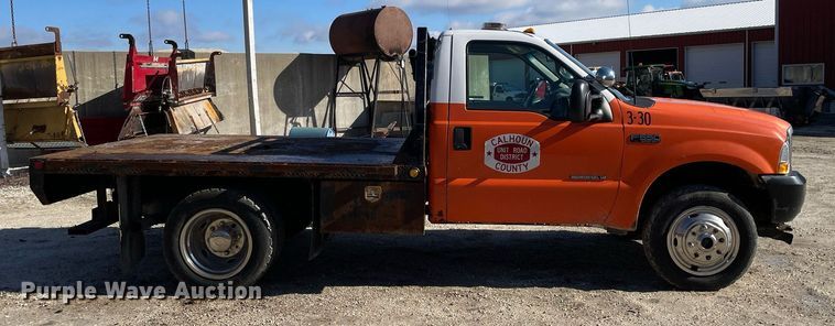 image for item MA9933 2002 Ford F550 Super Duty XL  flatbed truck