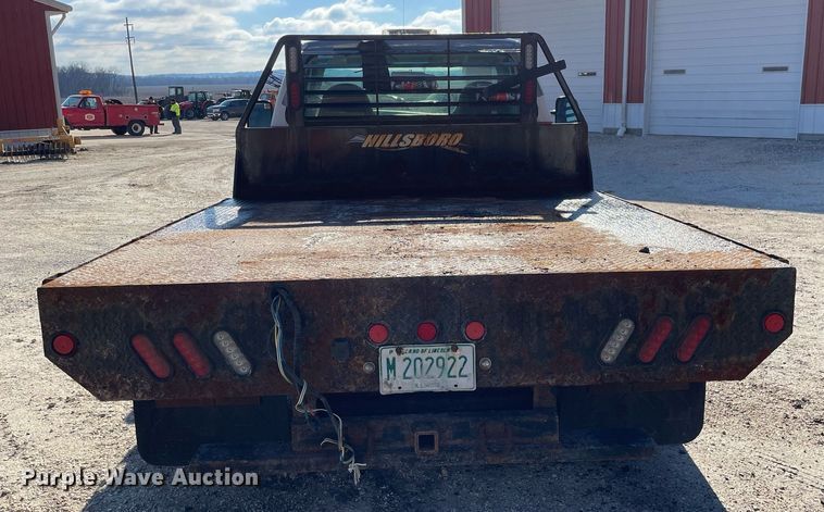 image for item MA9933 2002 Ford F550 Super Duty XL  flatbed truck