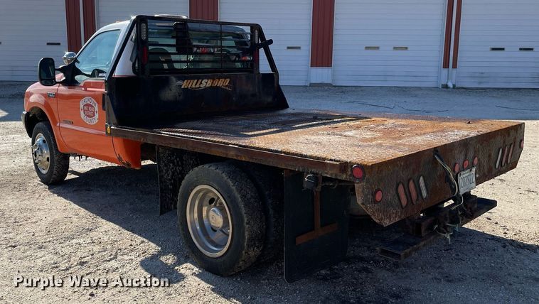 image for item MA9933 2002 Ford F550 Super Duty XL  flatbed truck