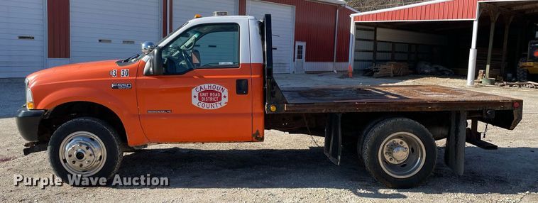 image for item MA9933 2002 Ford F550 Super Duty XL  flatbed truck