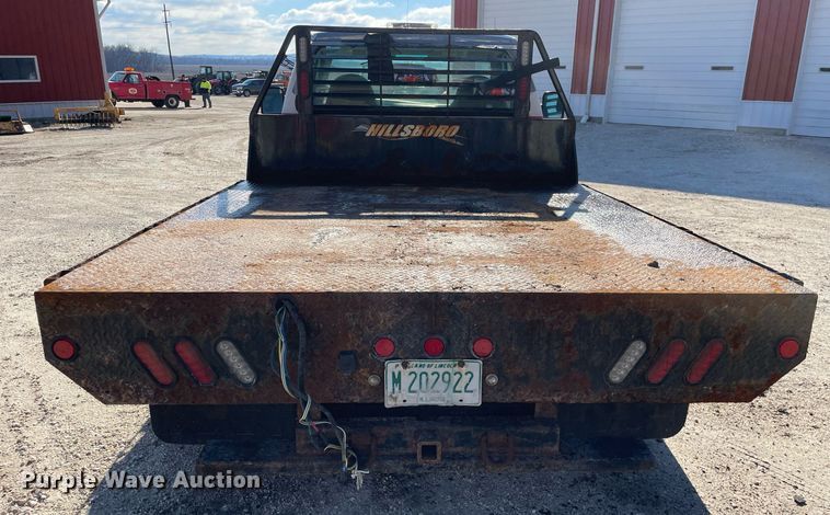 image for item MA9933 2002 Ford F550 Super Duty XL  flatbed truck