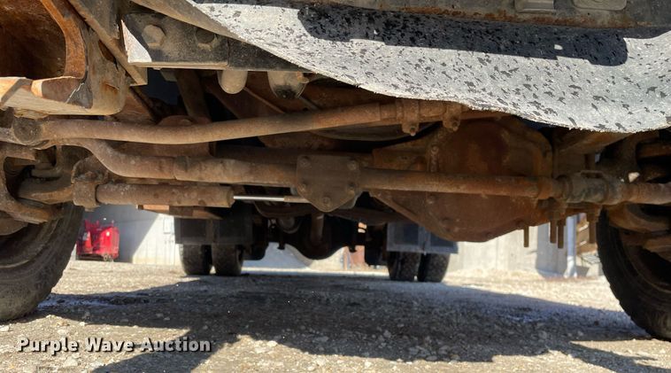 image for item MA9933 2002 Ford F550 Super Duty XL  flatbed truck