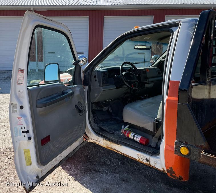 image for item MA9933 2002 Ford F550 Super Duty XL  flatbed truck