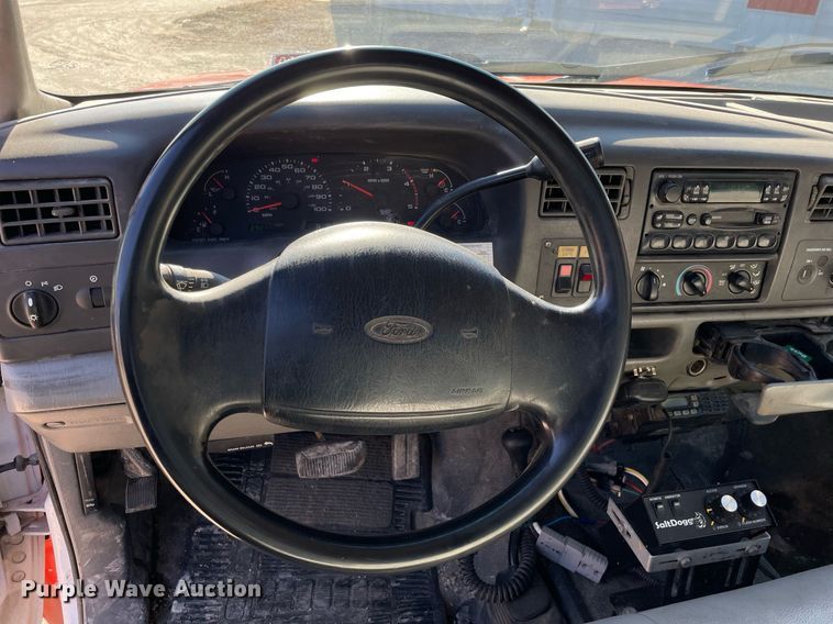 image for item MA9933 2002 Ford F550 Super Duty XL  flatbed truck