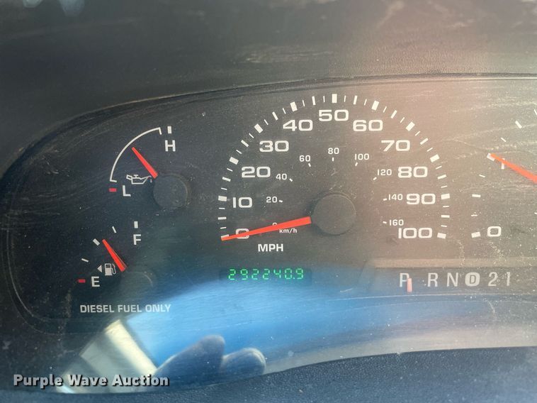 image for item MA9933 2002 Ford F550 Super Duty XL  flatbed truck