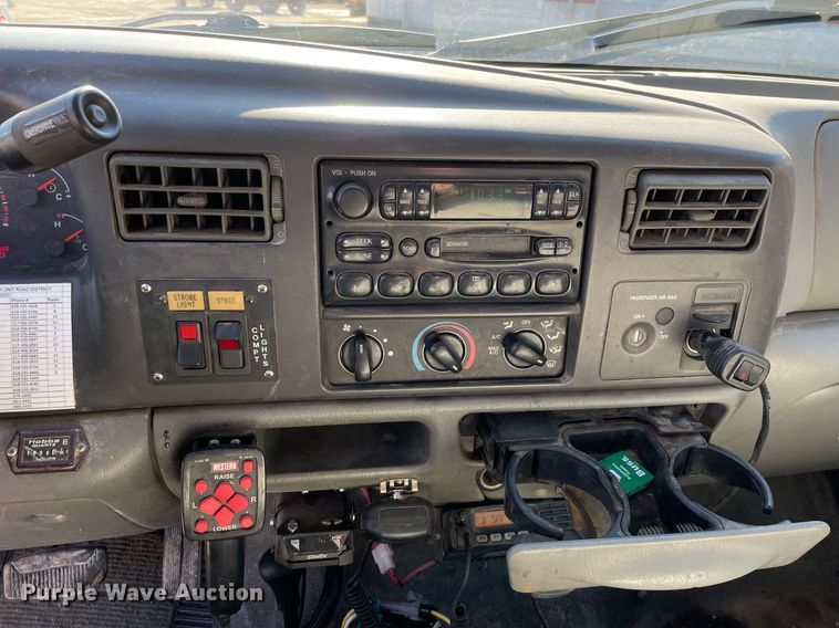 image for item MA9933 2002 Ford F550 Super Duty XL  flatbed truck