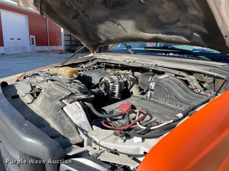 image for item MA9933 2002 Ford F550 Super Duty XL  flatbed truck