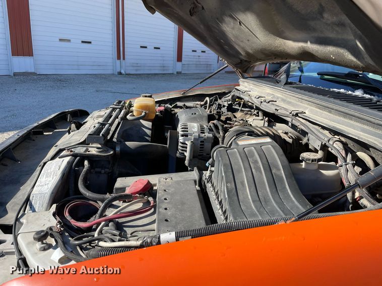 image for item MA9933 2002 Ford F550 Super Duty XL  flatbed truck