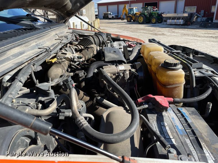 image for item MA9933 2002 Ford F550 Super Duty XL  flatbed truck