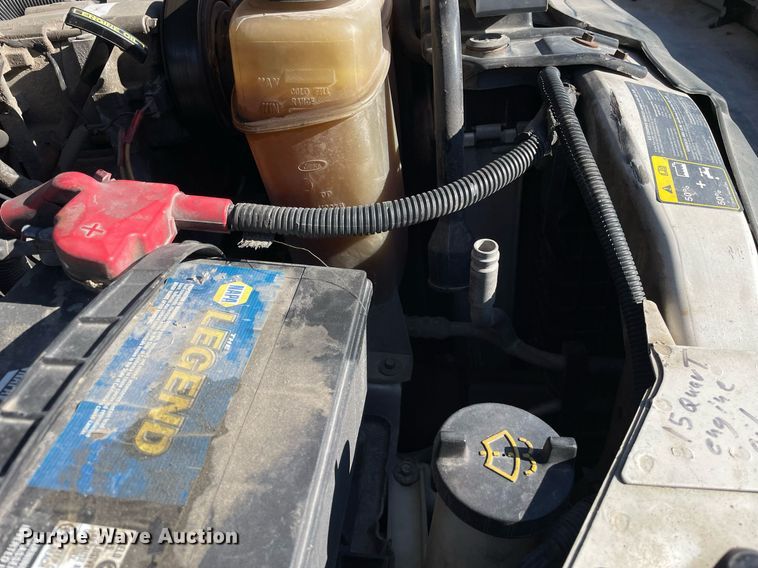 image for item MA9933 2002 Ford F550 Super Duty XL  flatbed truck