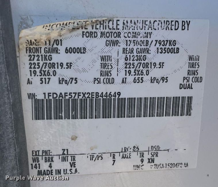 image for item MA9933 2002 Ford F550 Super Duty XL  flatbed truck