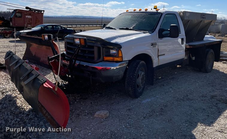 image for item MA9935 2001 Ford F550 Super Duty XL  truck cab and chassis