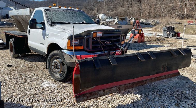 image for item MA9935 2001 Ford F550 Super Duty XL  truck cab and chassis