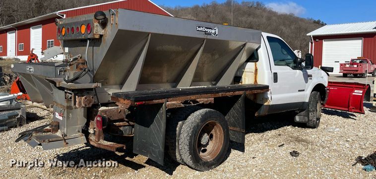 image for item MA9935 2001 Ford F550 Super Duty XL  truck cab and chassis