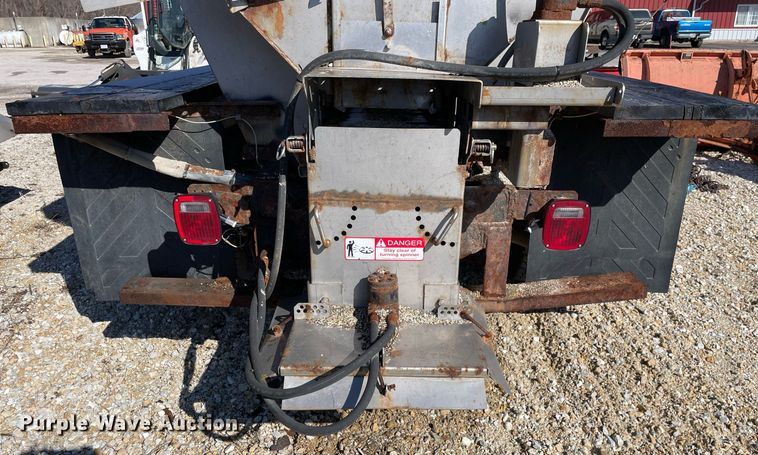 image for item MA9935 2001 Ford F550 Super Duty XL  truck cab and chassis